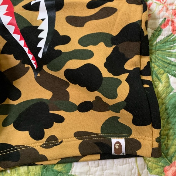 BAPE 1st Camo shark sweatshorts - Picture 4 of 5